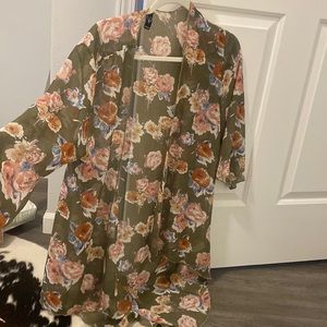 Size small floral kimono